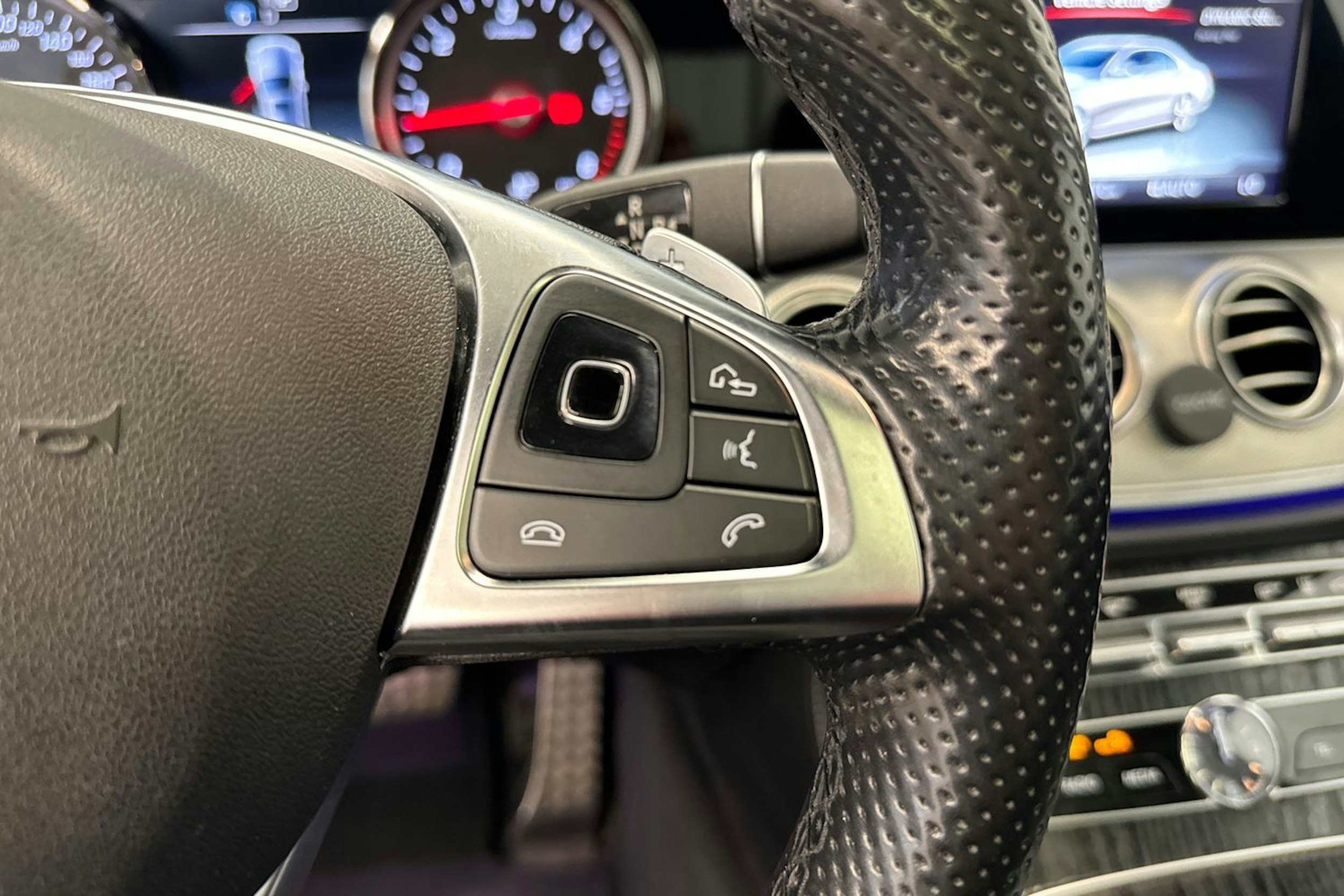 valkoinen Mercedes-Benz E 2017 kuva 24.