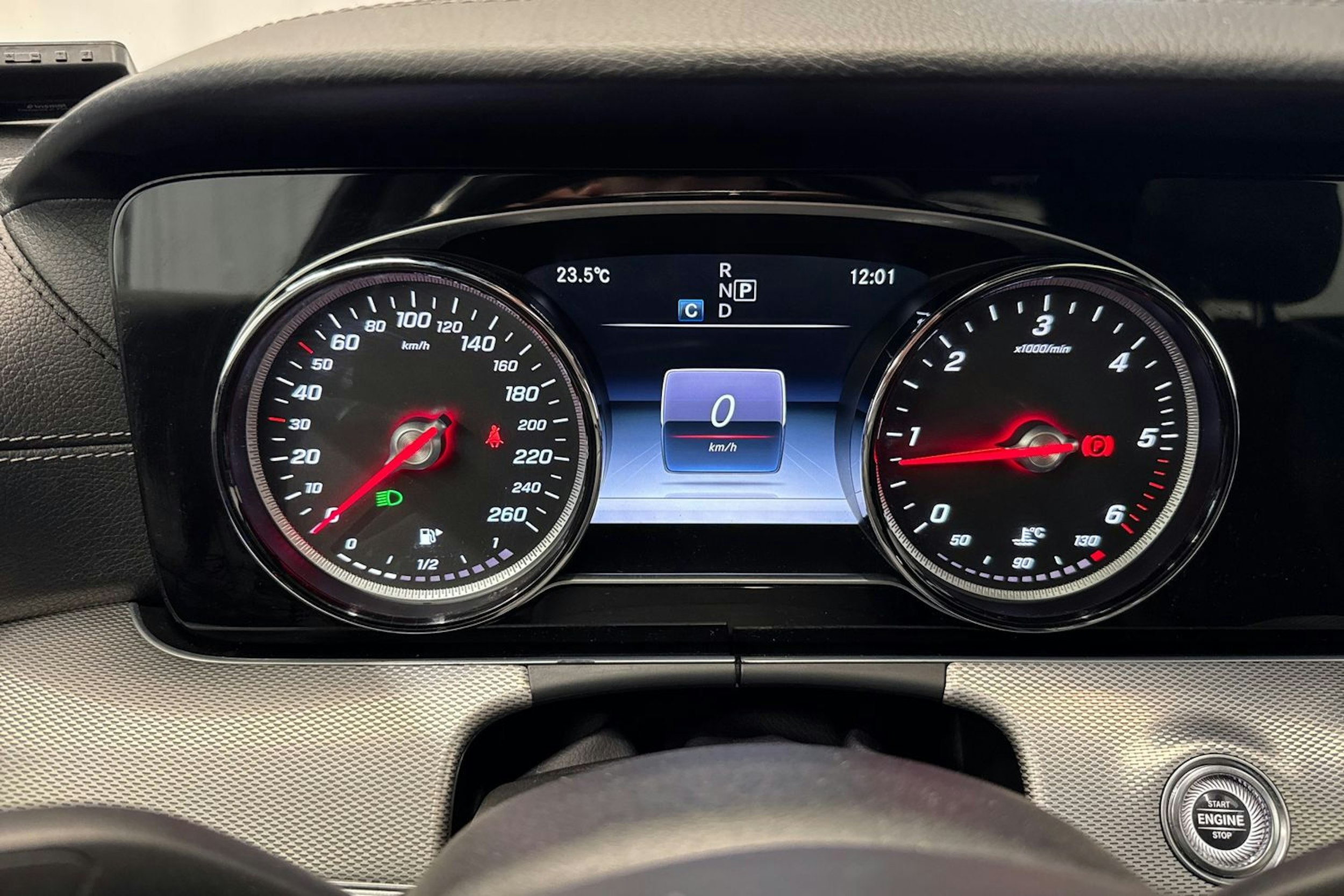 valkoinen Mercedes-Benz E 2017 kuva 26.