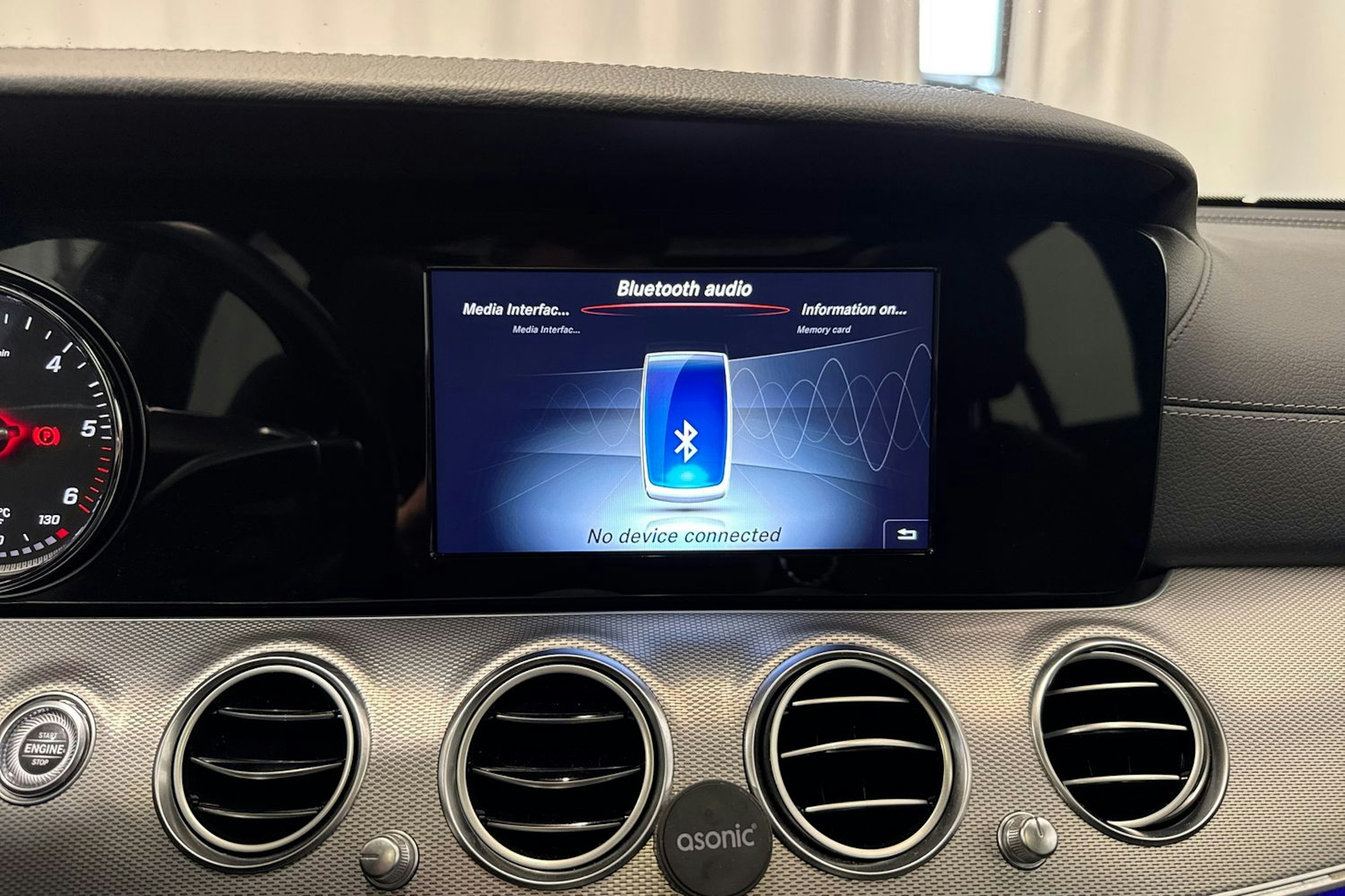 valkoinen Mercedes-Benz E 2017 kuva 28.