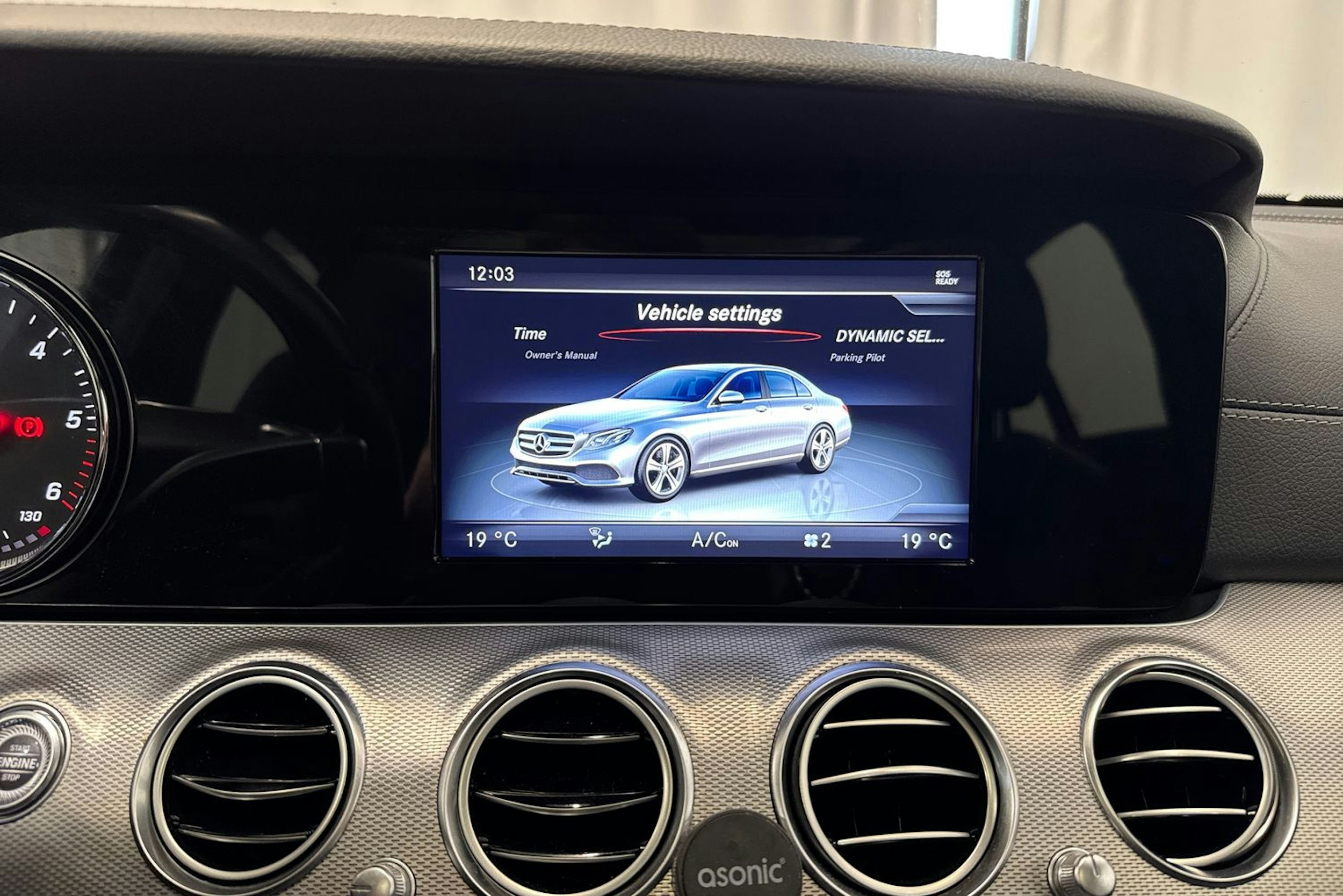 valkoinen Mercedes-Benz E 2017 kuva 29.