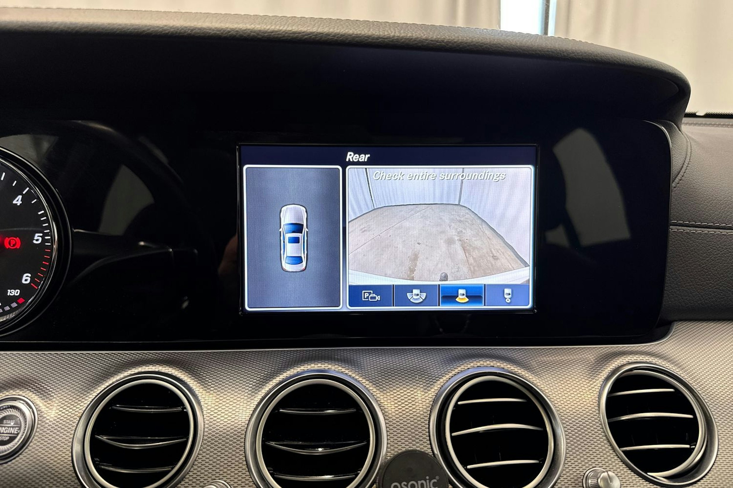 valkoinen Mercedes-Benz E 2017 kuva 32.