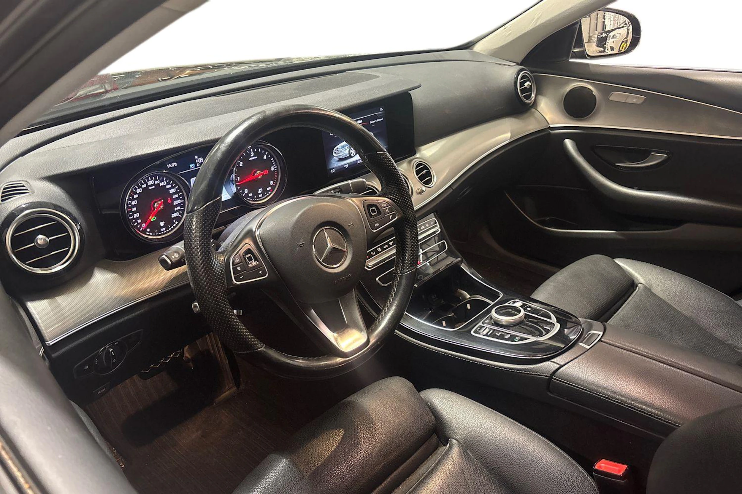 musta Mercedes-Benz E 2017 kuva 3.