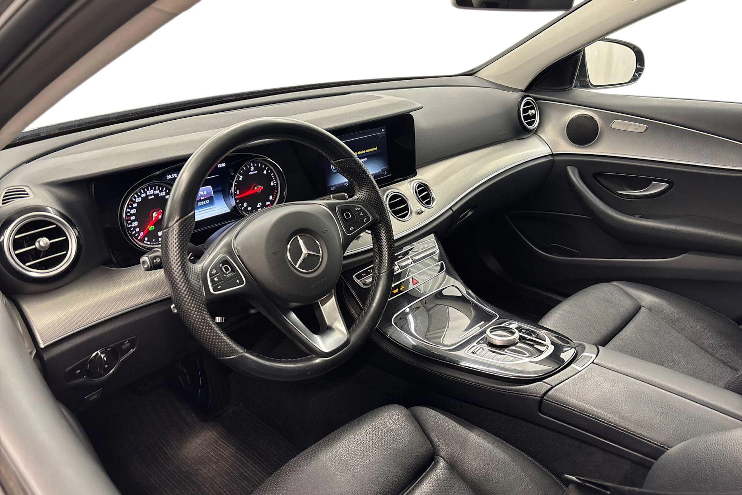 musta Mercedes-Benz E 2017 kuva 6.