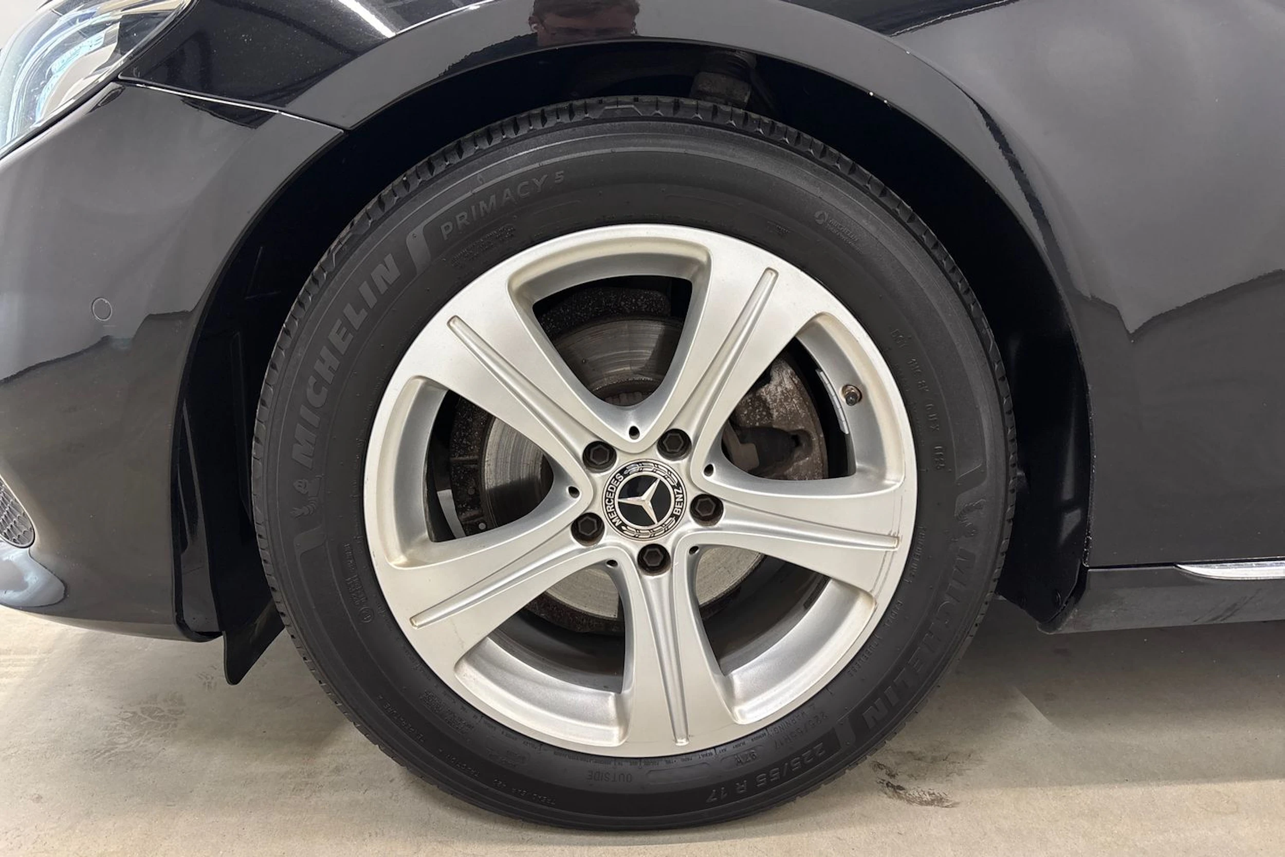 musta Mercedes-Benz E 2017 kuva 10.