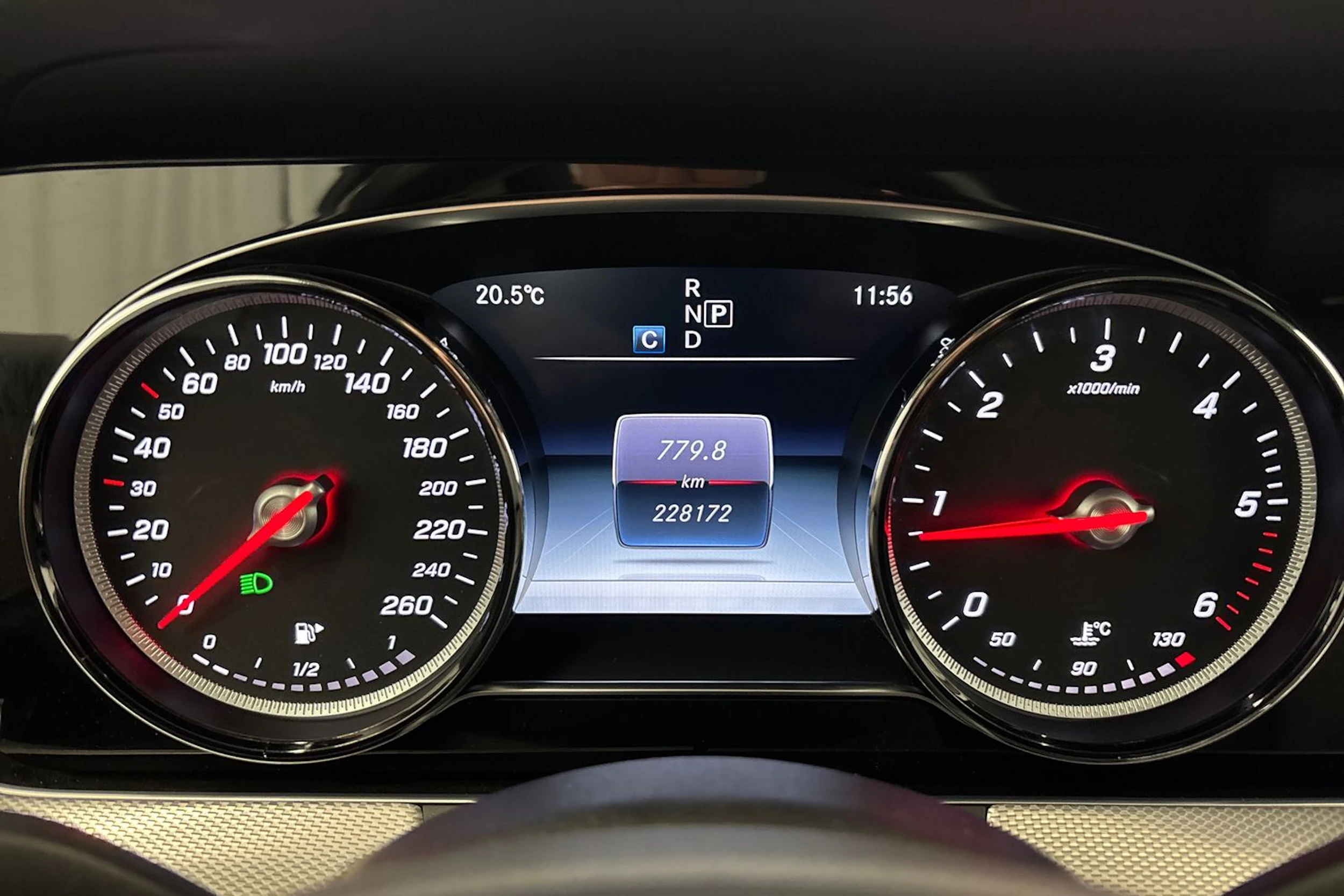 musta Mercedes-Benz E 2017 kuva 15.