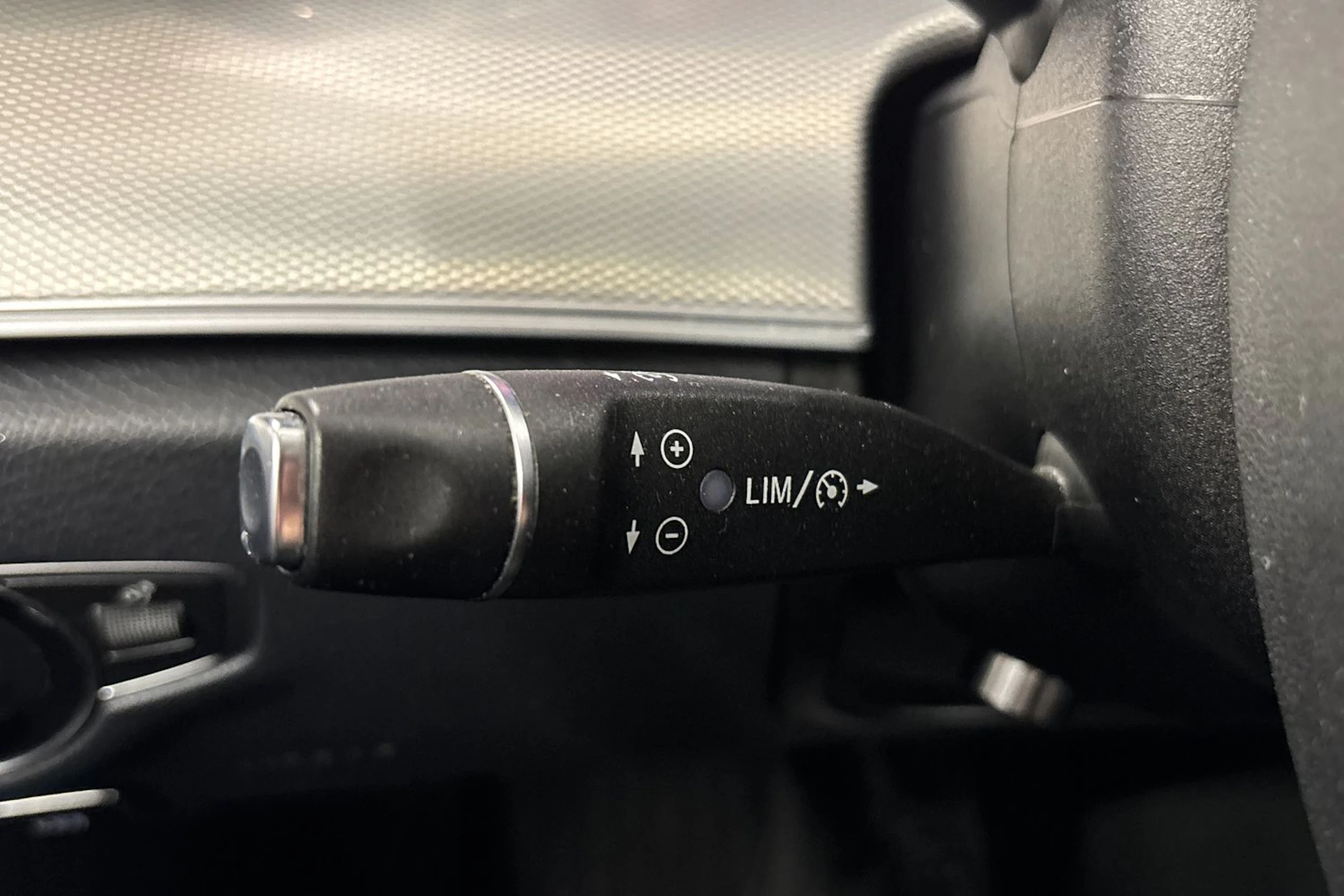 musta Mercedes-Benz E 2017 kuva 16.