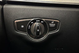 musta Mercedes-Benz E 2017 kuva 17.