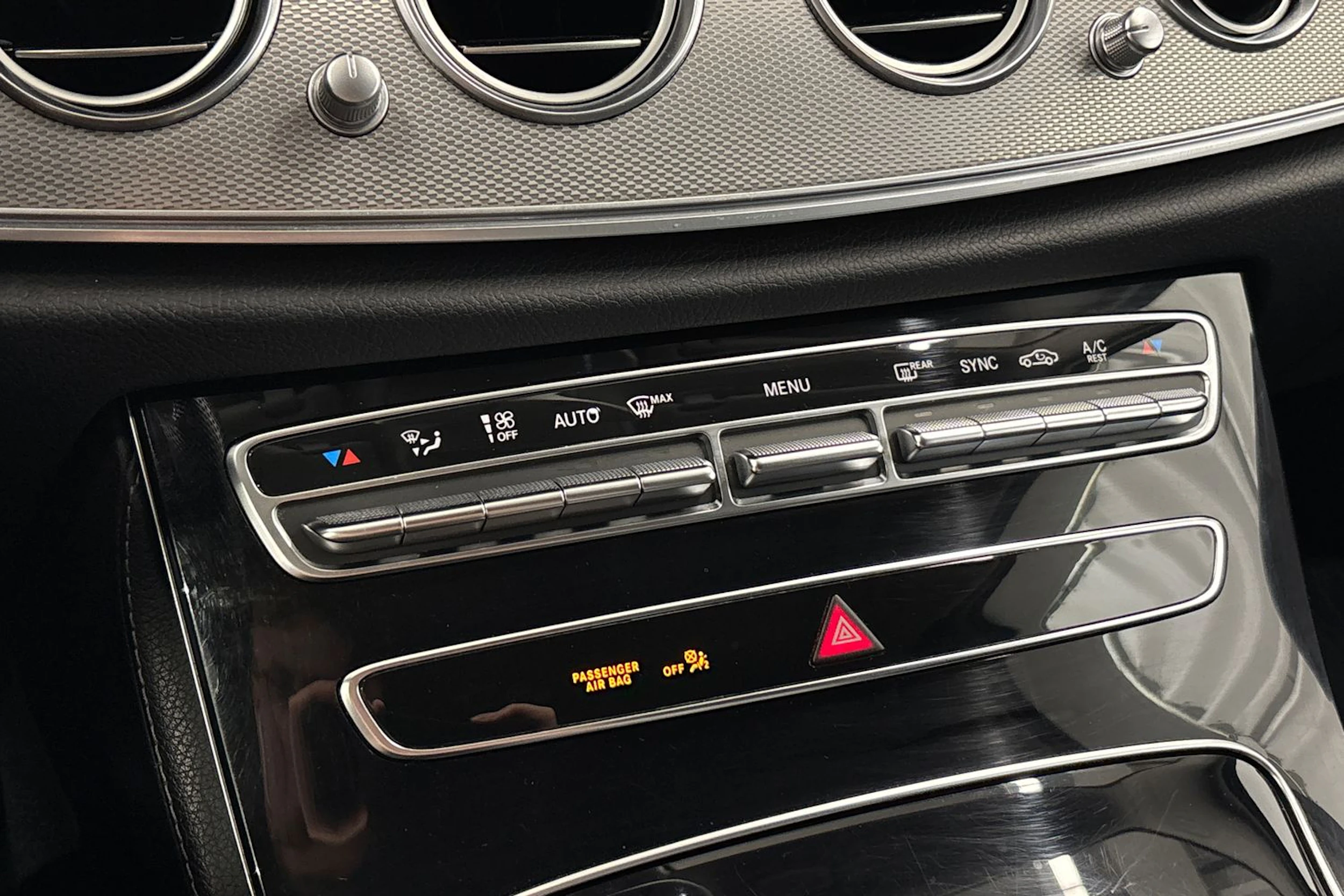 musta Mercedes-Benz E 2017 kuva 22.