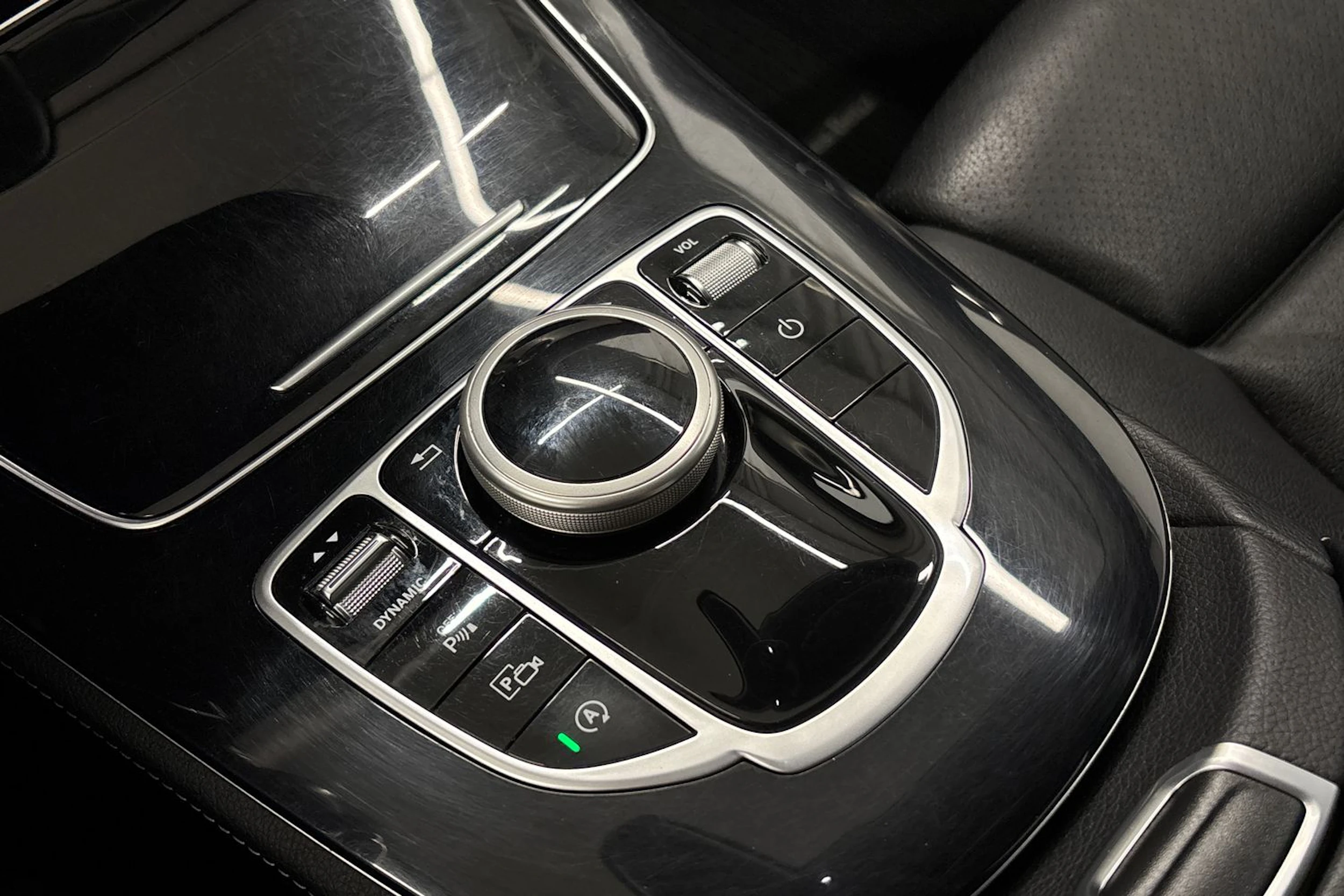 musta Mercedes-Benz E 2017 kuva 24.
