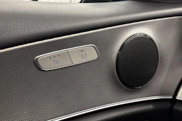 musta Mercedes-Benz E 2017 kuva 25.
