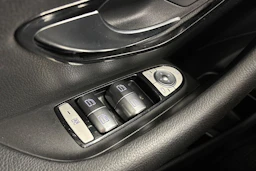 musta Mercedes-Benz E 2017 kuva 26.