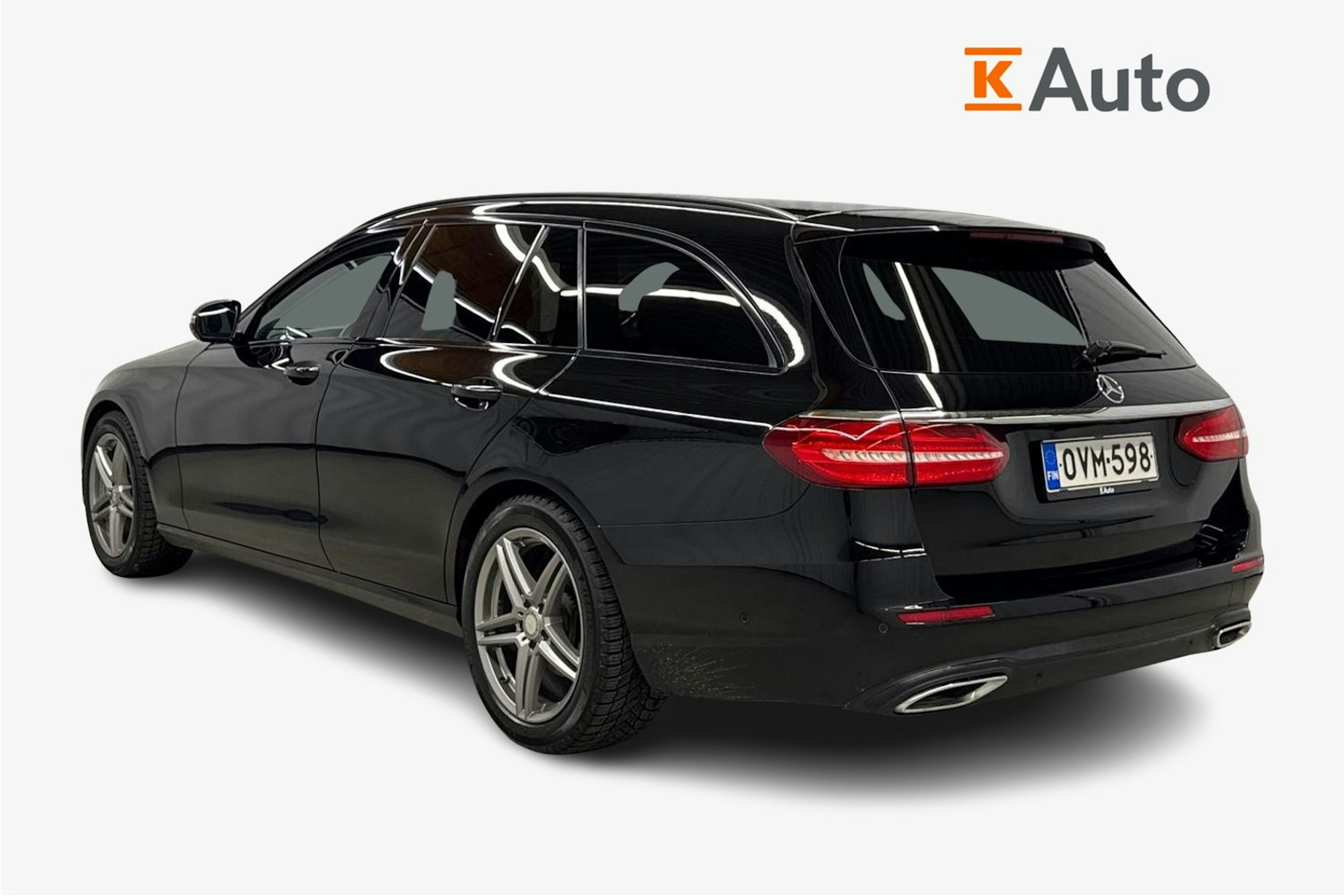 musta Mercedes-Benz E 2017 kuva 2.