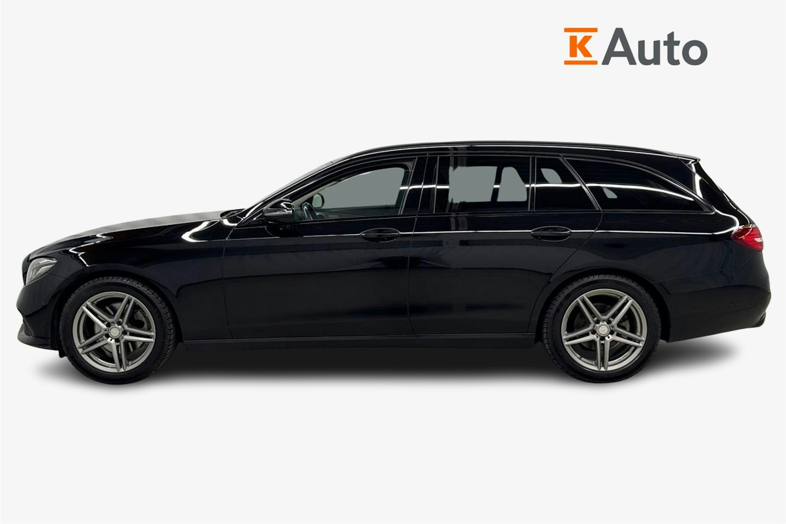 musta Mercedes-Benz E 2017 kuva 6.