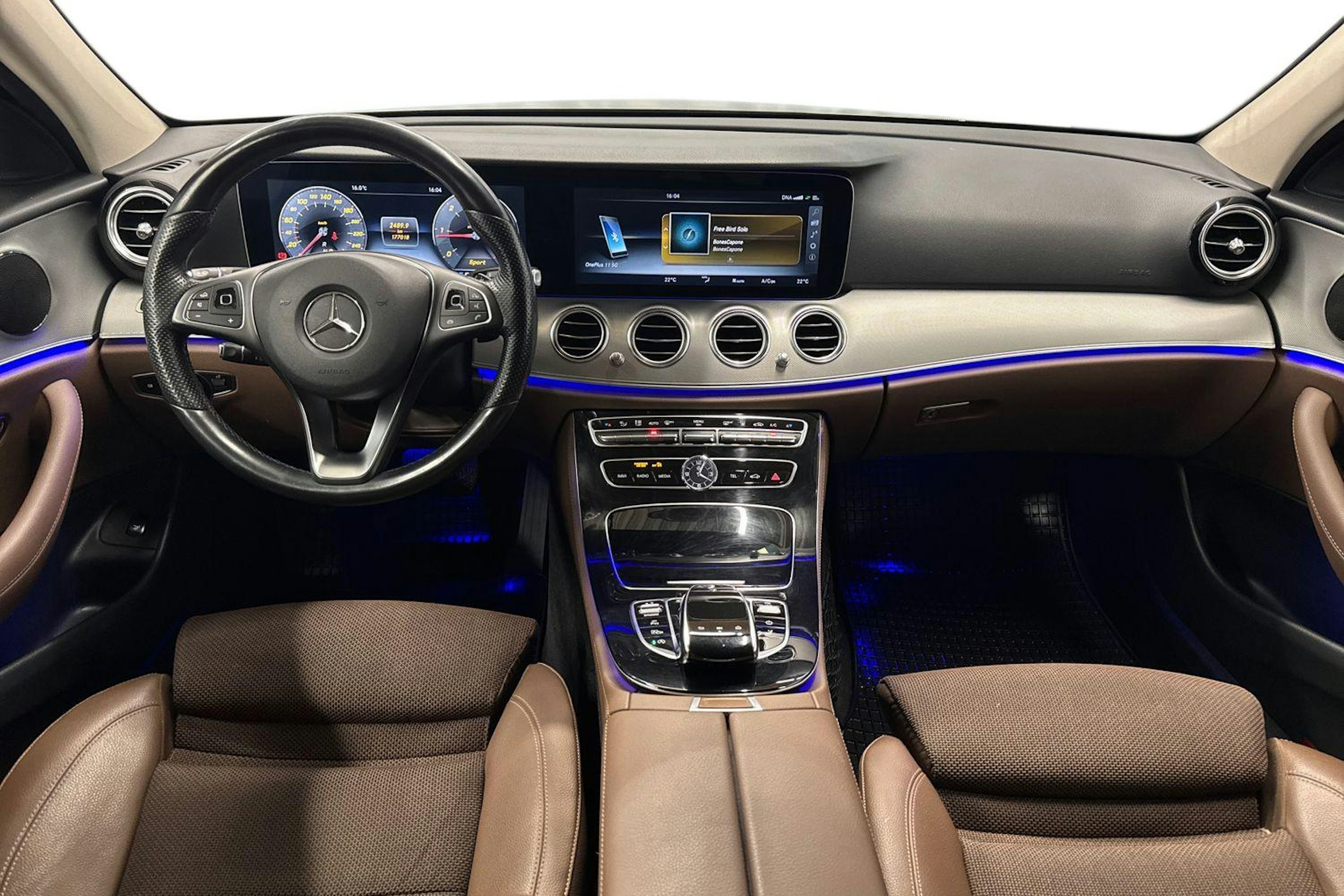 musta Mercedes-Benz E 2017 kuva 9.