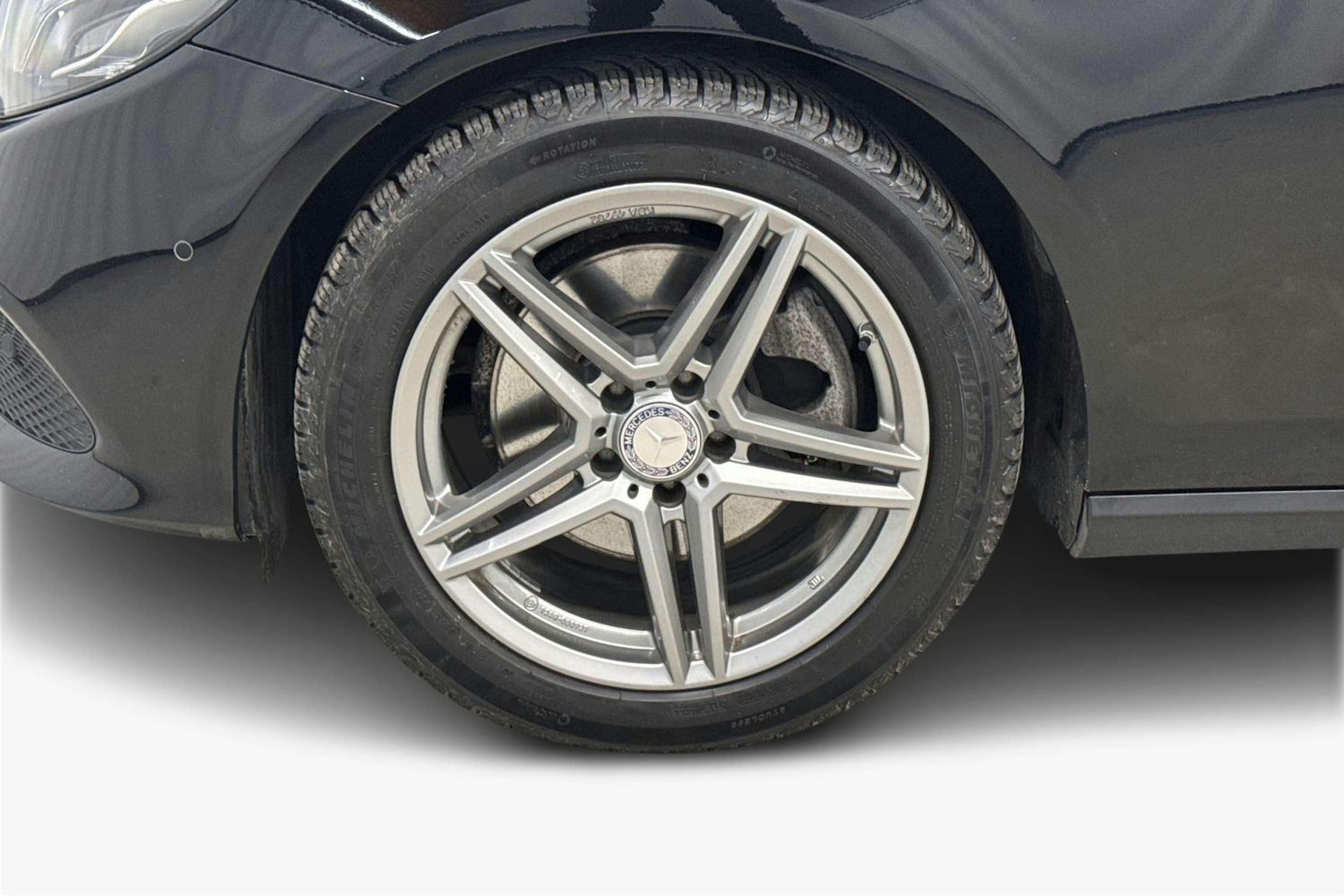 musta Mercedes-Benz E 2017 kuva 11.