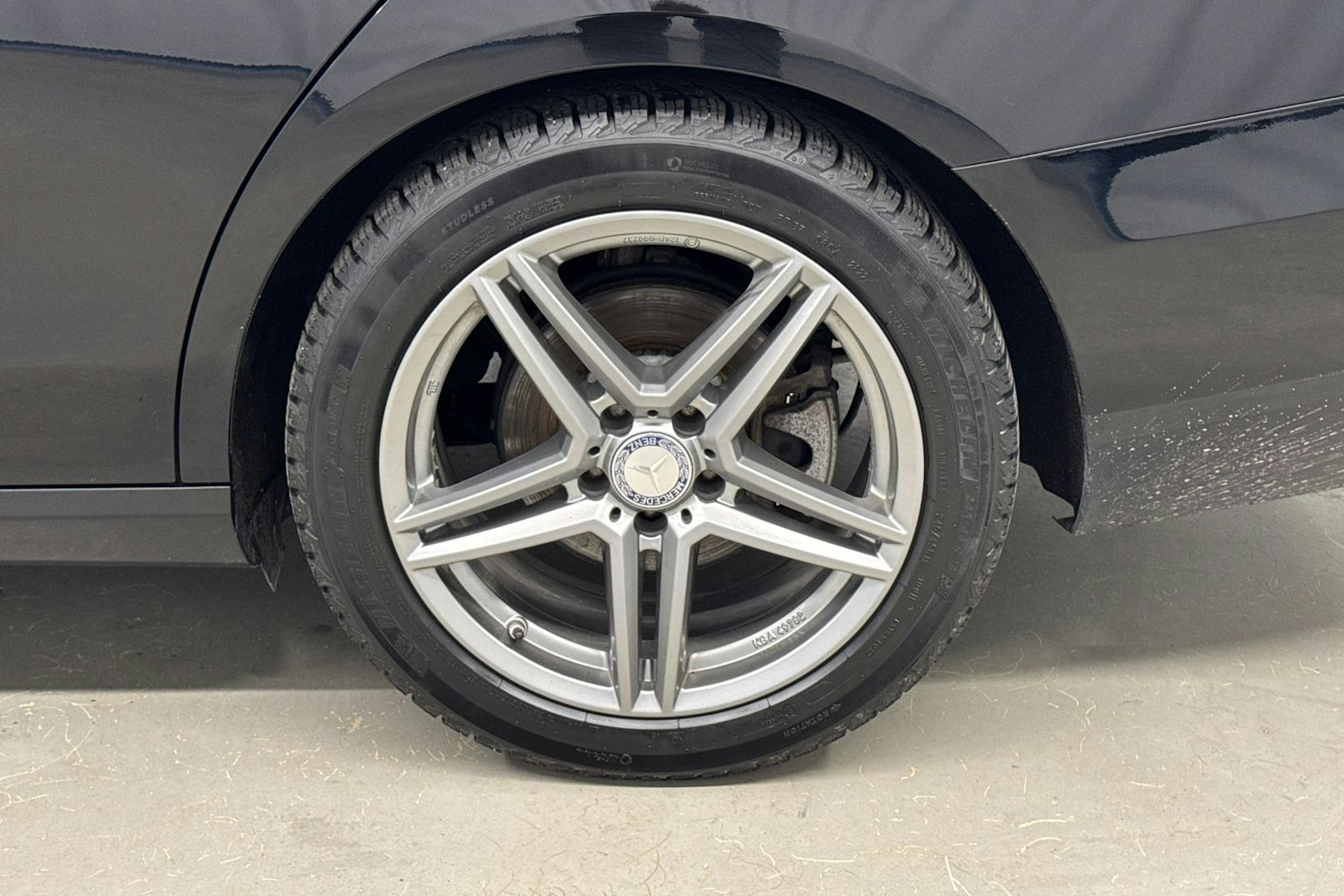 musta Mercedes-Benz E 2017 kuva 13.