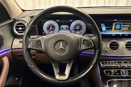 musta Mercedes-Benz E 2017 kuva 14.