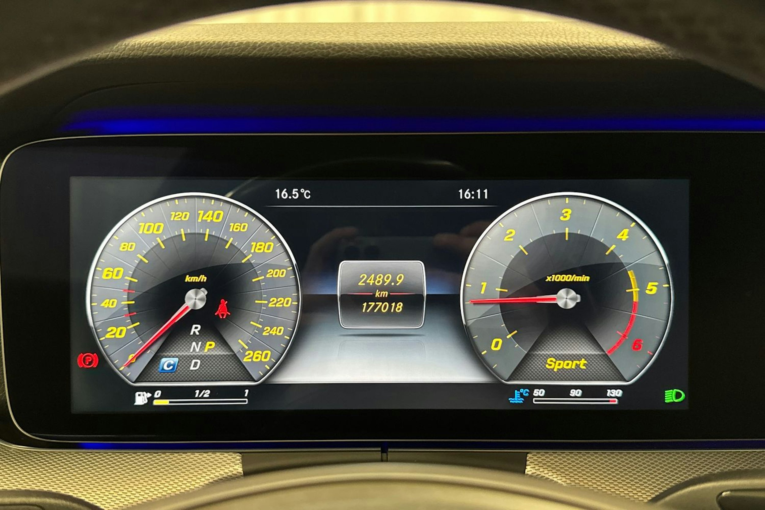 musta Mercedes-Benz E 2017 kuva 16.