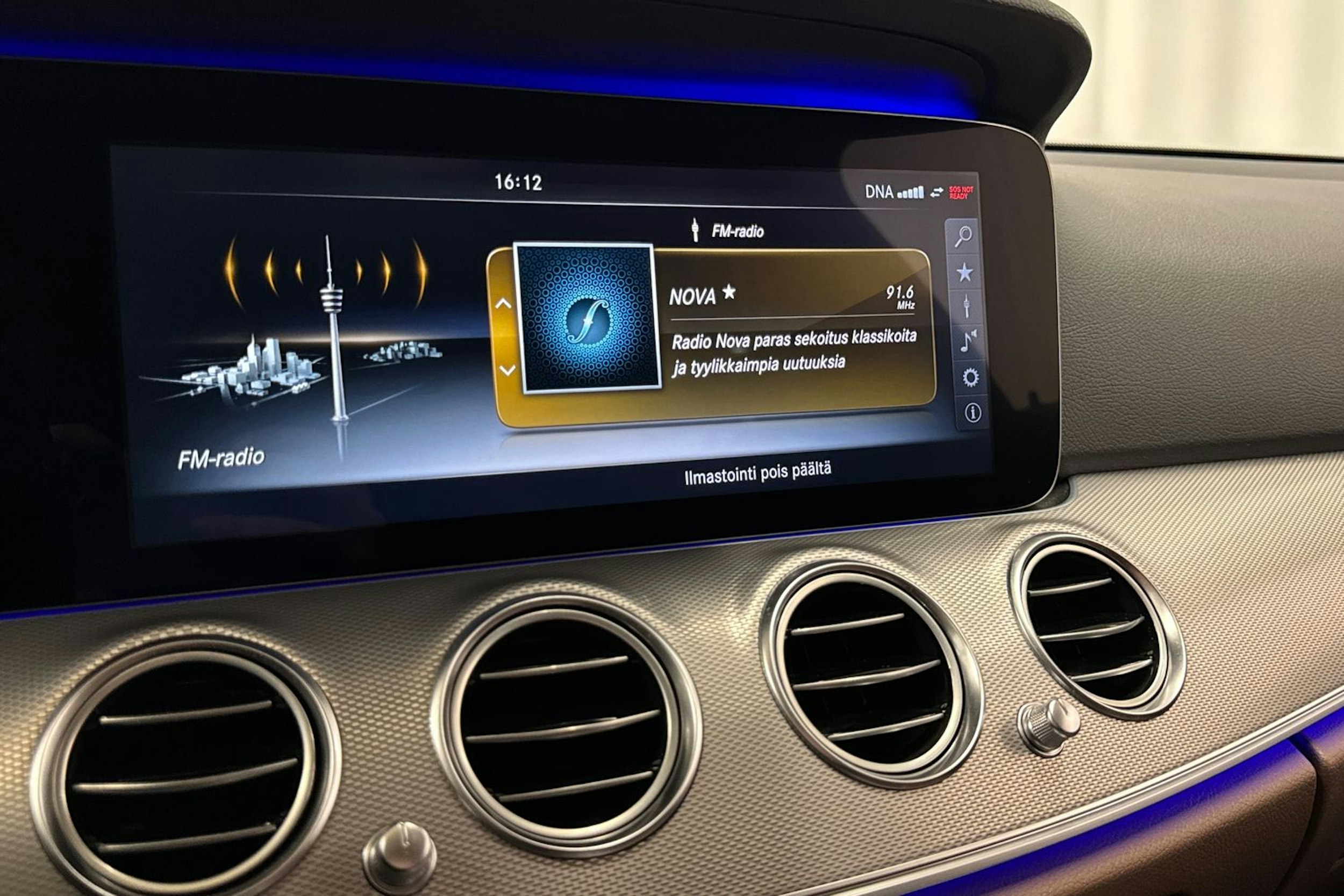 musta Mercedes-Benz E 2017 kuva 17.