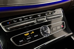 musta Mercedes-Benz E 2017 kuva 19.