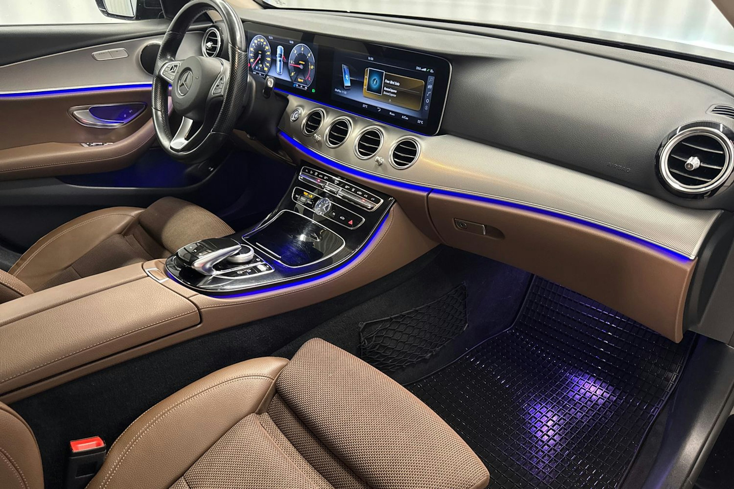 musta Mercedes-Benz E 2017 kuva 22.