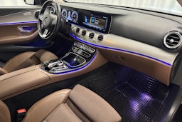 musta Mercedes-Benz E 2017 kuva 22.