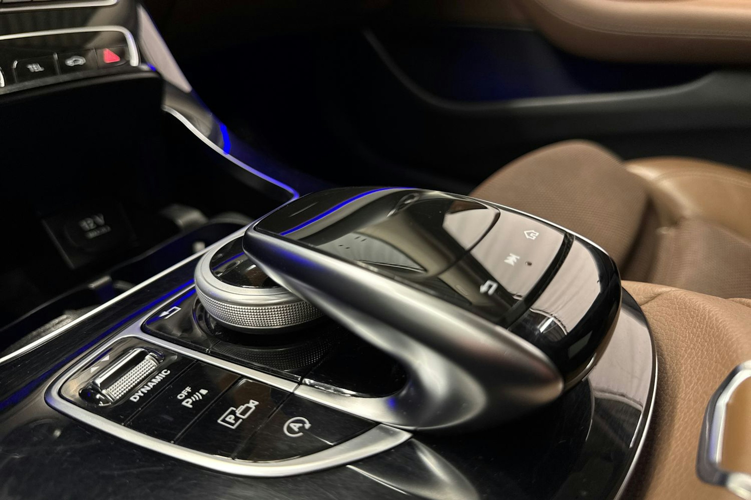 musta Mercedes-Benz E 2017 kuva 27.