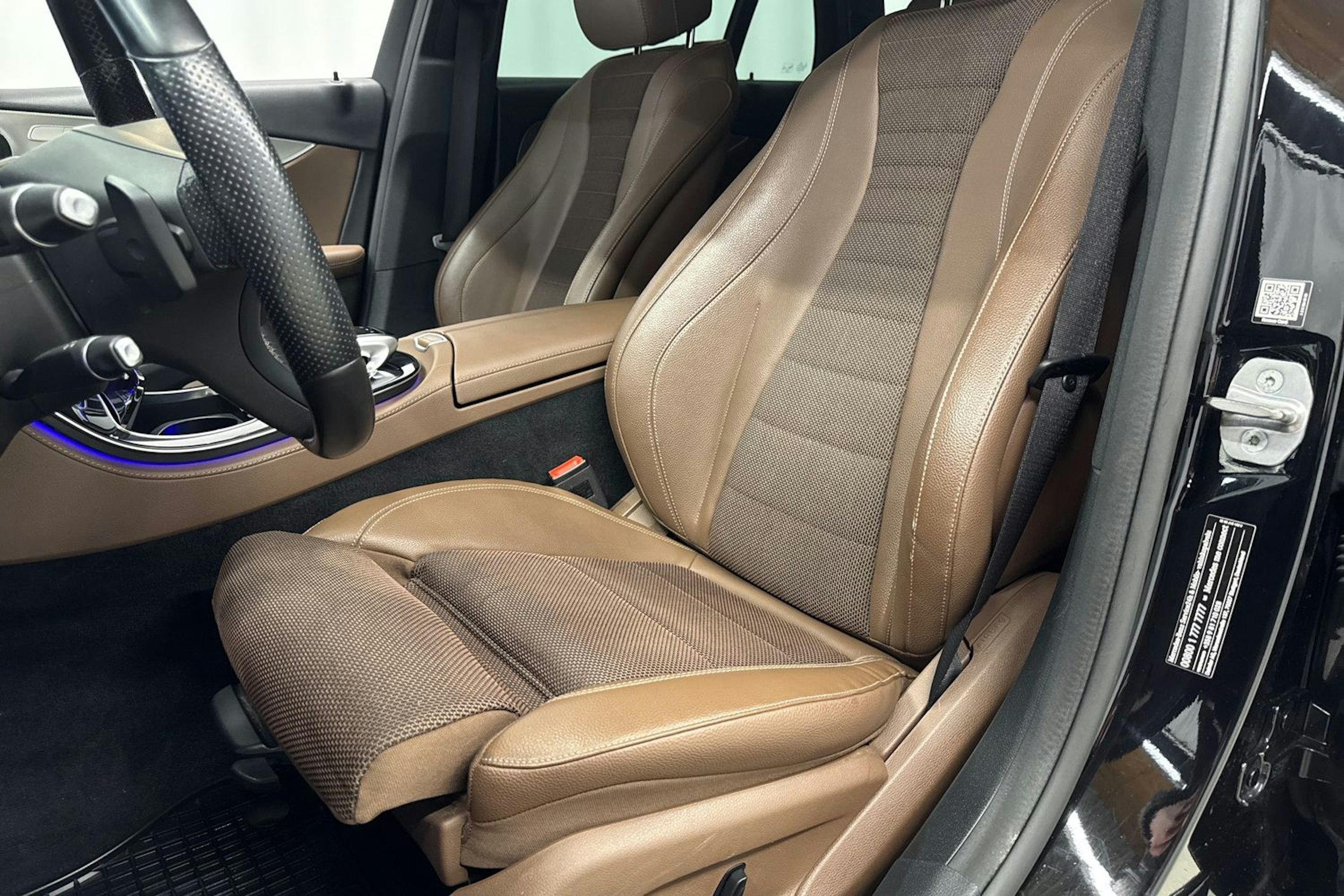 musta Mercedes-Benz E 2017 kuva 33.