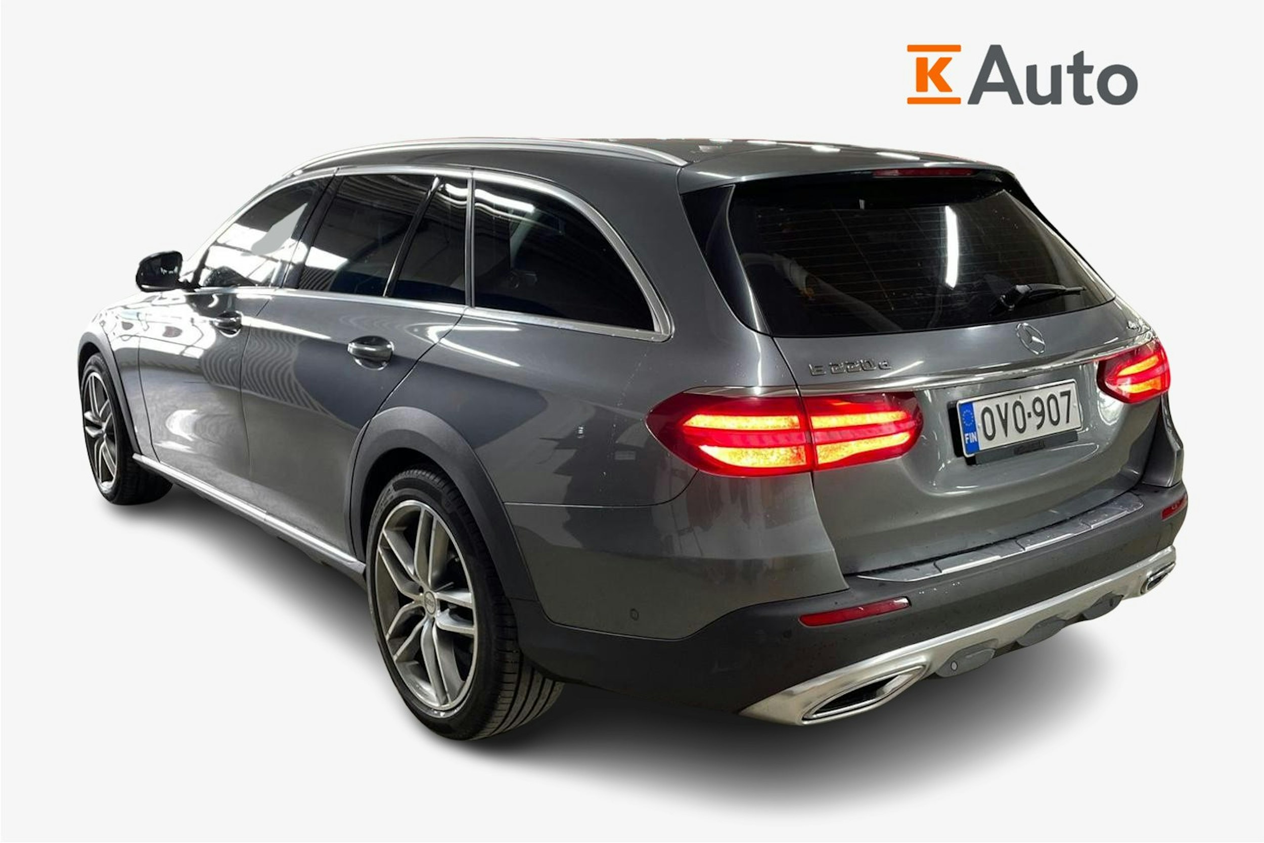 harmaa Mercedes-Benz E 2017 kuva 2.