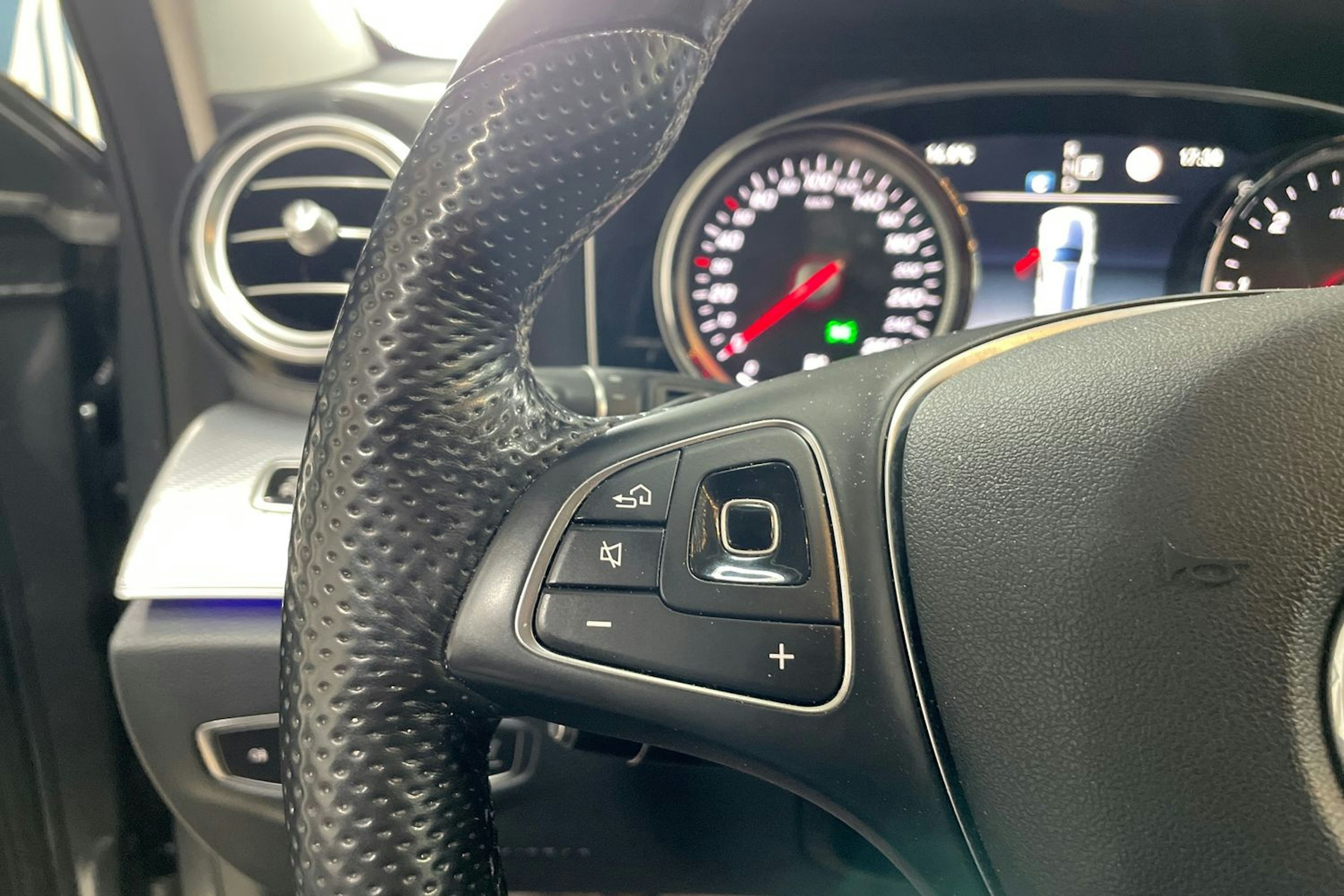 harmaa Mercedes-Benz E 2017 kuva 16.