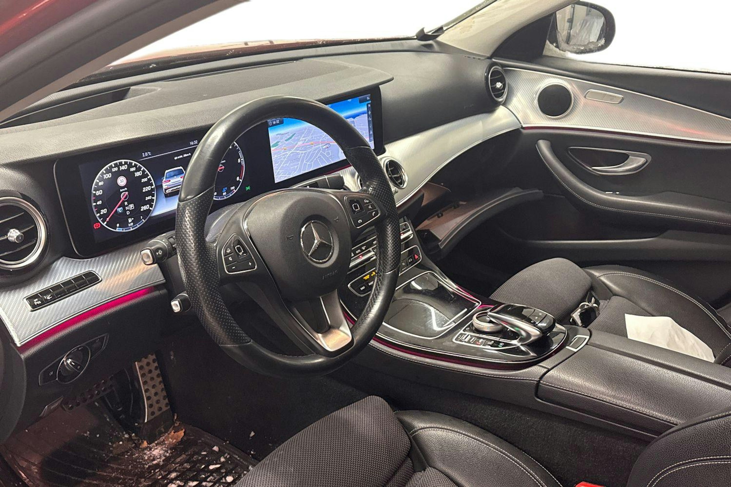 punainen Mercedes-Benz E 2017 kuva 3.