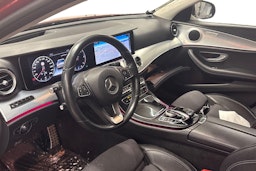 punainen Mercedes-Benz E 2017 kuva 3.