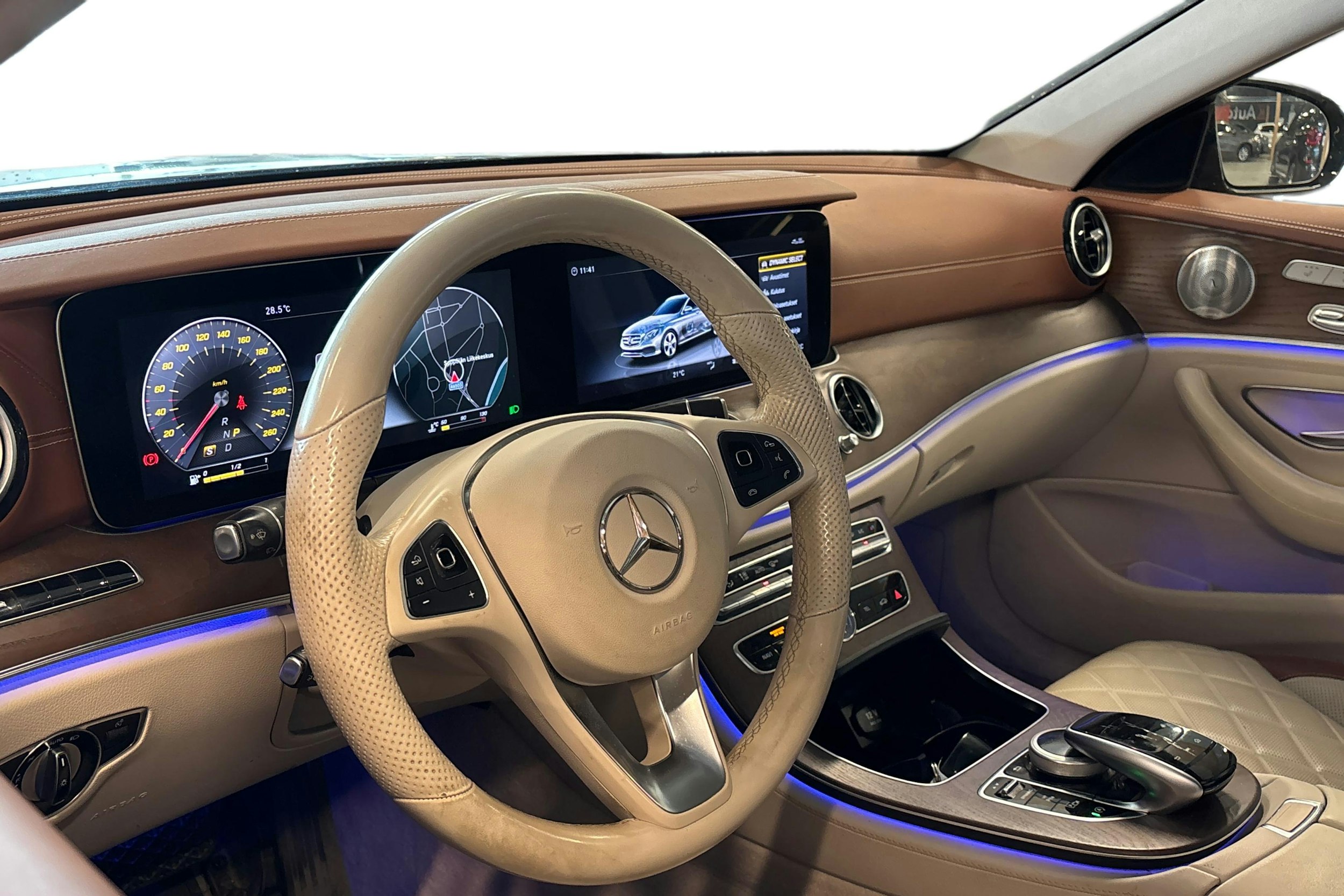 ruskea (beige) Mercedes-Benz E 2017 kuva 3.