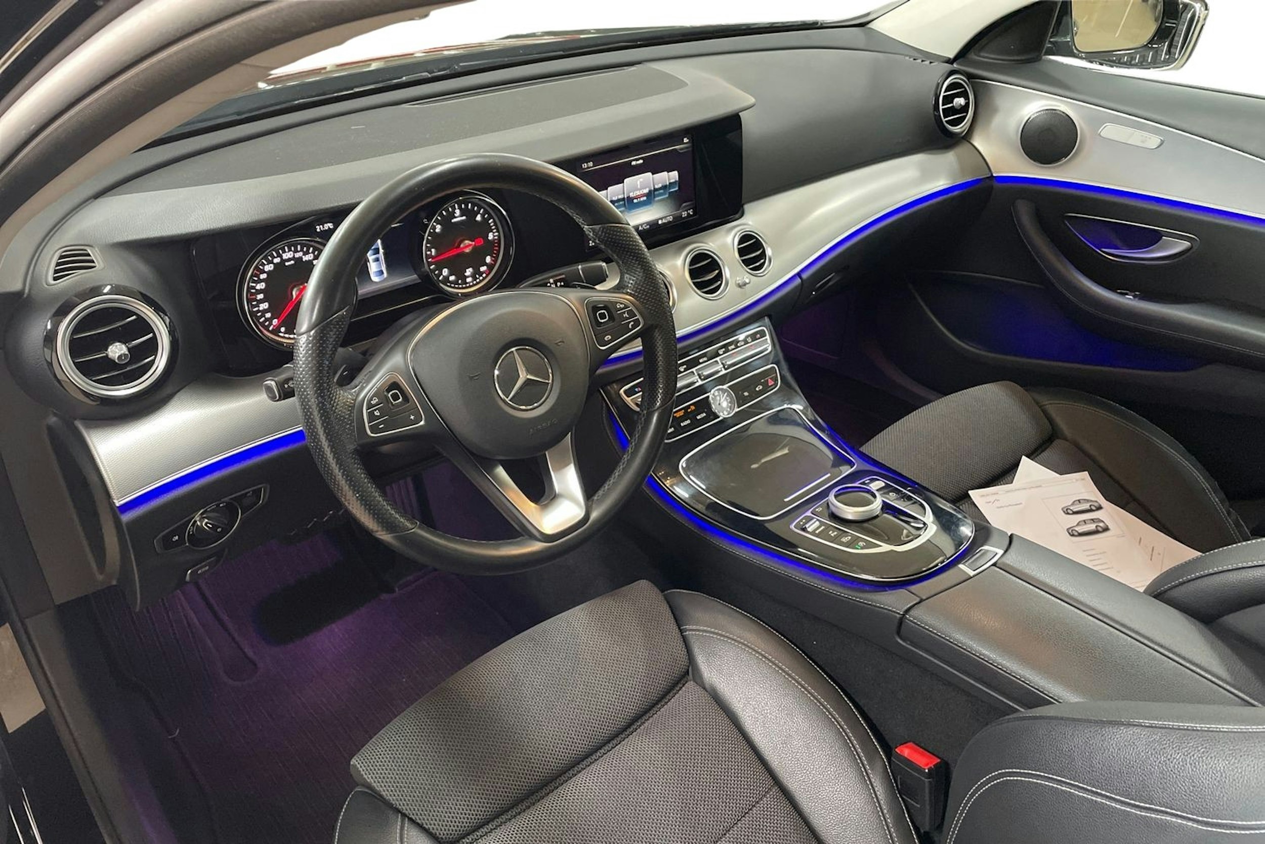 Musta Mercedes-Benz E 2017 kuva 7.