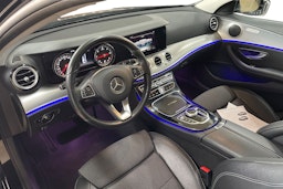 Musta Mercedes-Benz E 2017 kuva 7.