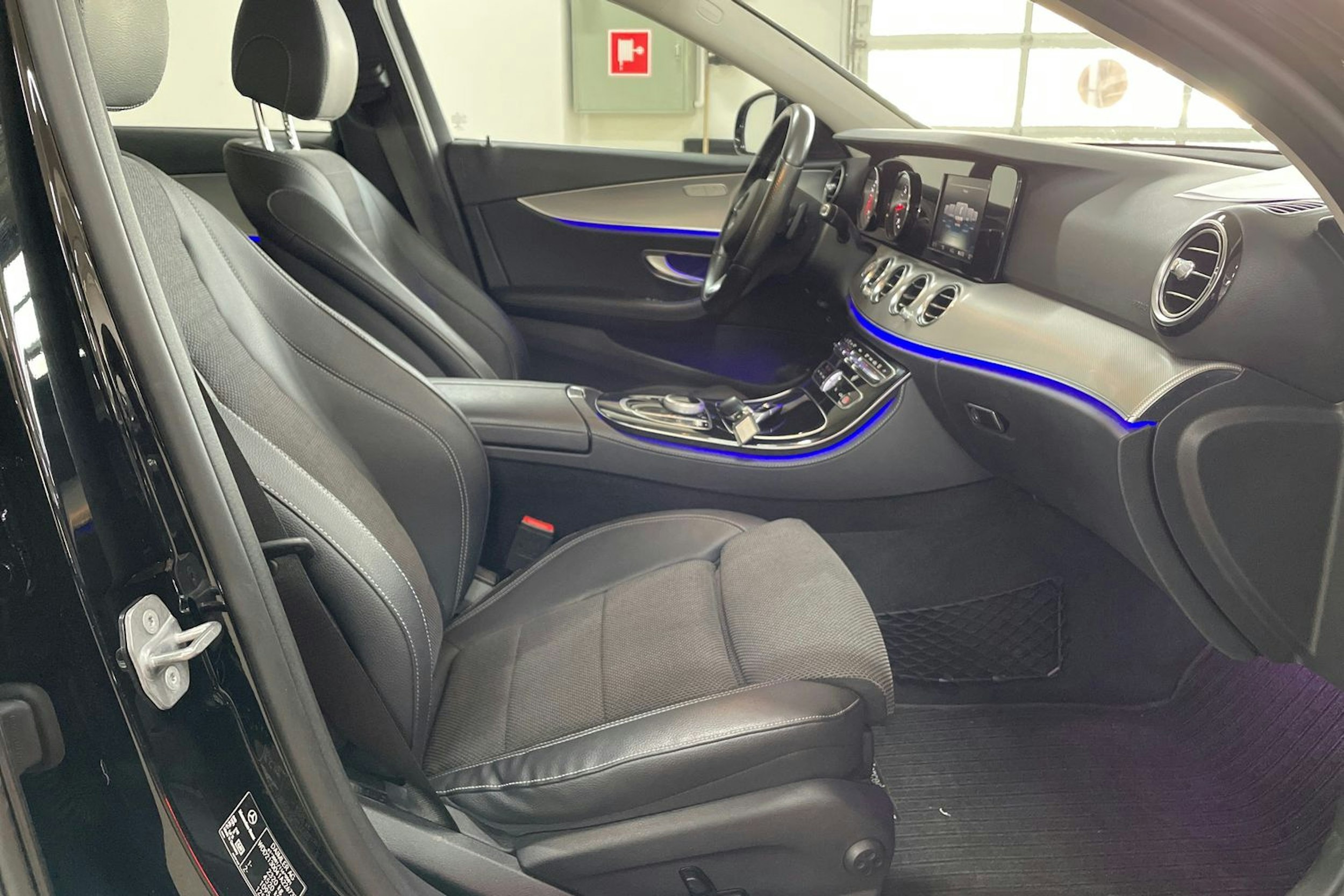 Musta Mercedes-Benz E 2017 kuva 14.