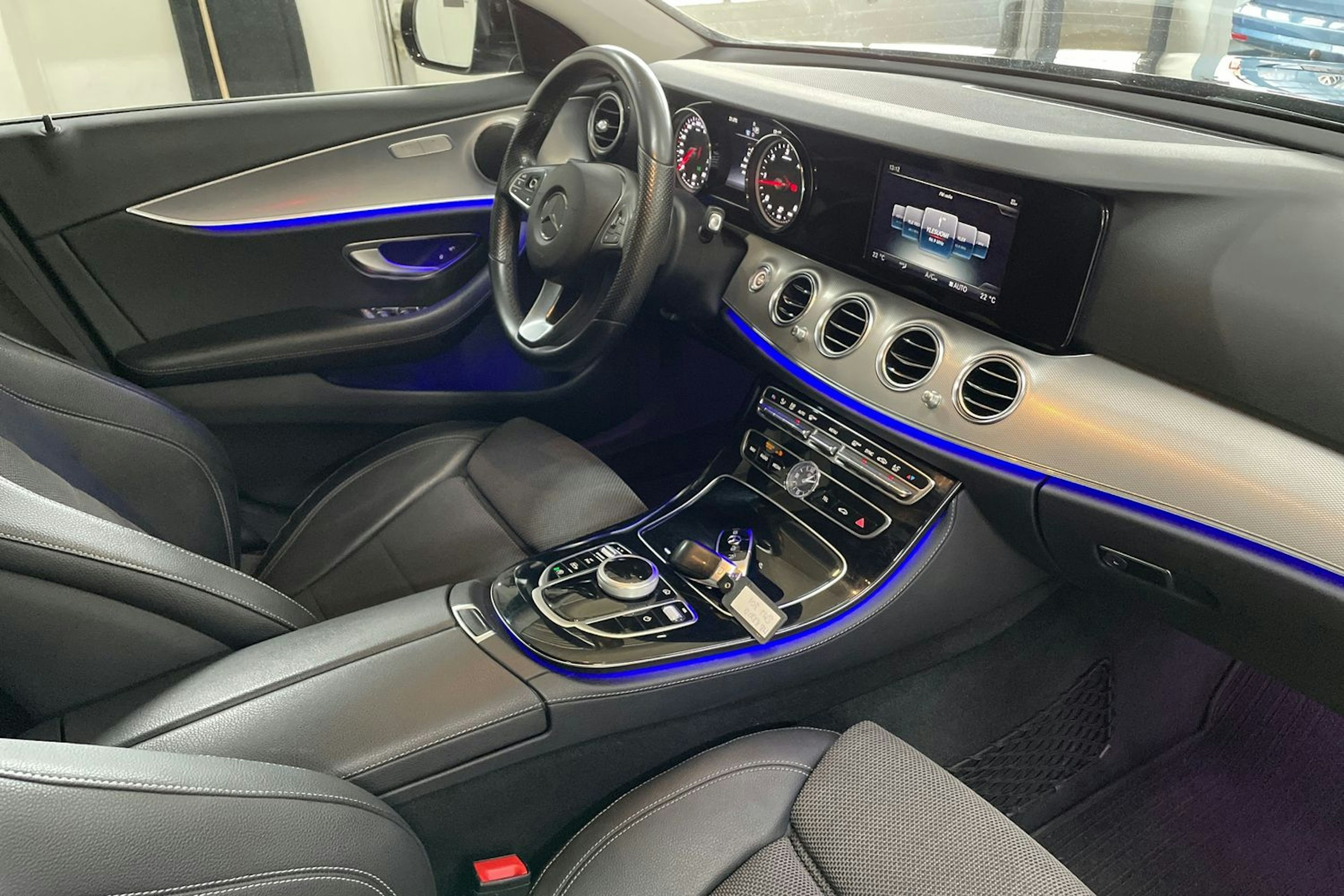 Musta Mercedes-Benz E 2017 kuva 15.