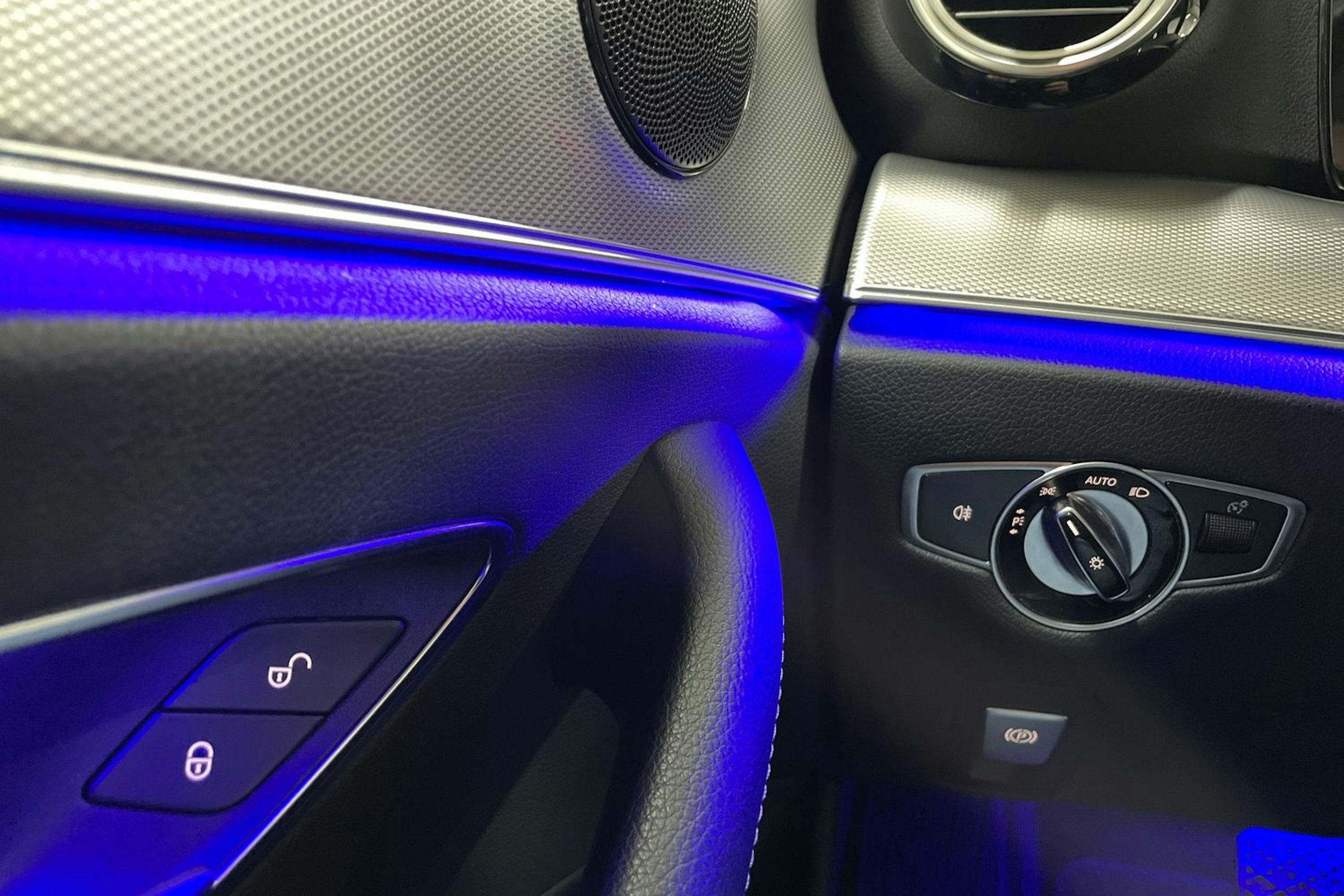 Musta Mercedes-Benz E 2017 kuva 24.