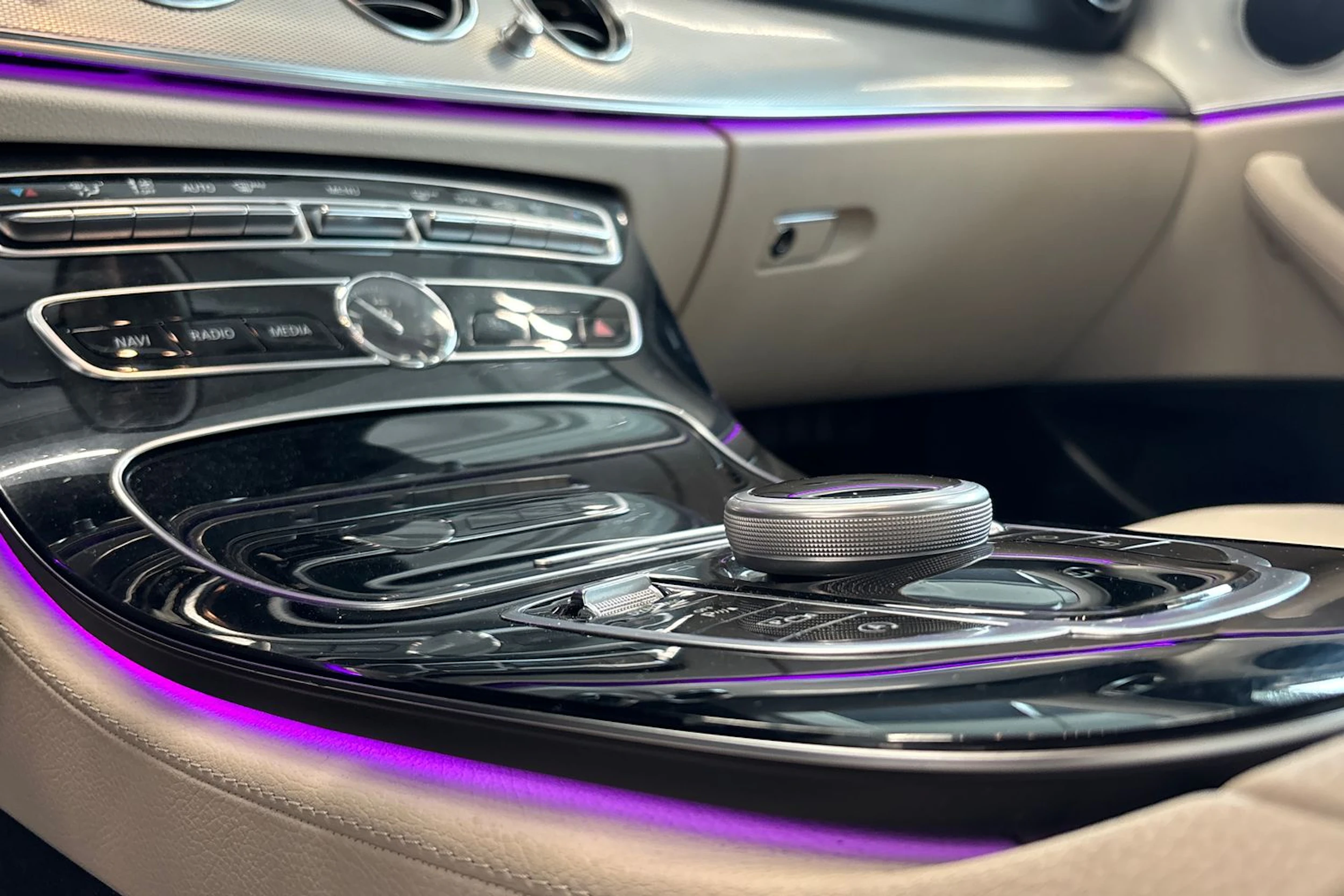 sininen Mercedes-Benz E 2017 kuva 4.