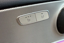 sininen Mercedes-Benz E 2017 kuva 13.