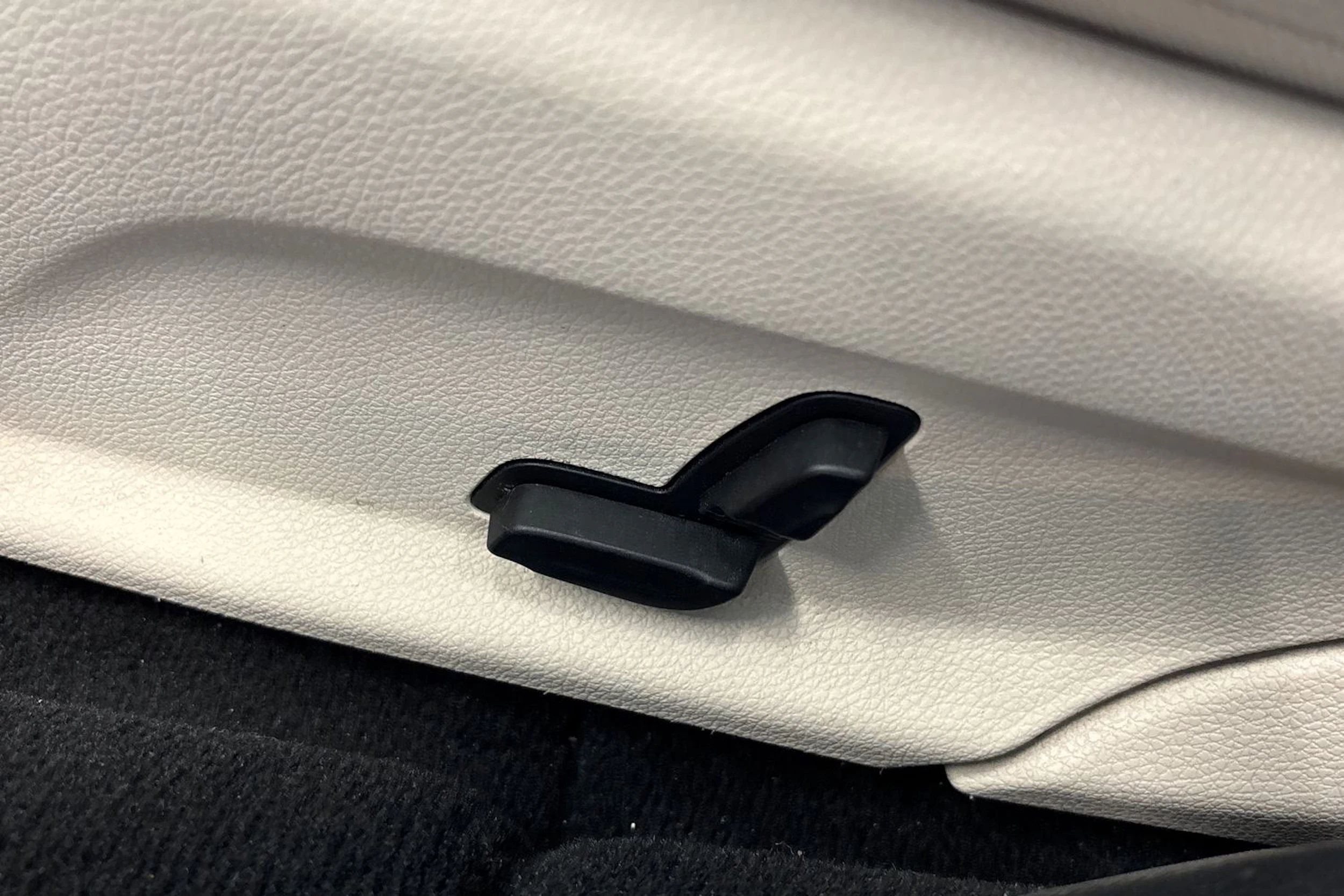 sininen Mercedes-Benz E 2017 kuva 14.