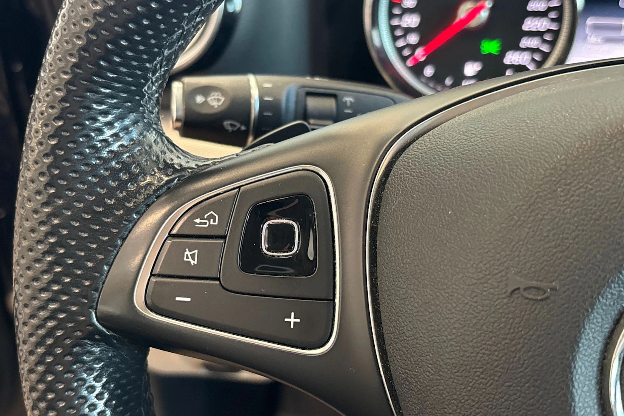 sininen Mercedes-Benz E 2017 kuva 18.