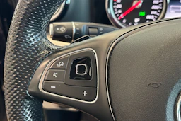 sininen Mercedes-Benz E 2017 kuva 18.