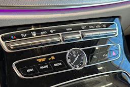 sininen Mercedes-Benz E 2017 kuva 20.