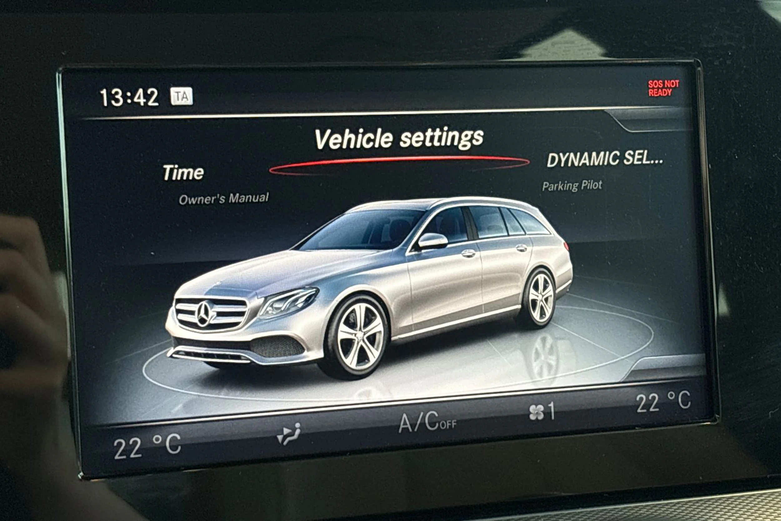 sininen Mercedes-Benz E 2017 kuva 24.