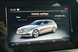 sininen Mercedes-Benz E 2017 kuva 24.