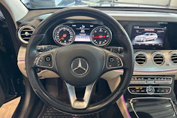 sininen Mercedes-Benz E 2017 kuva 27.