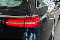 sininen Mercedes-Benz E 2017 kuva 29.