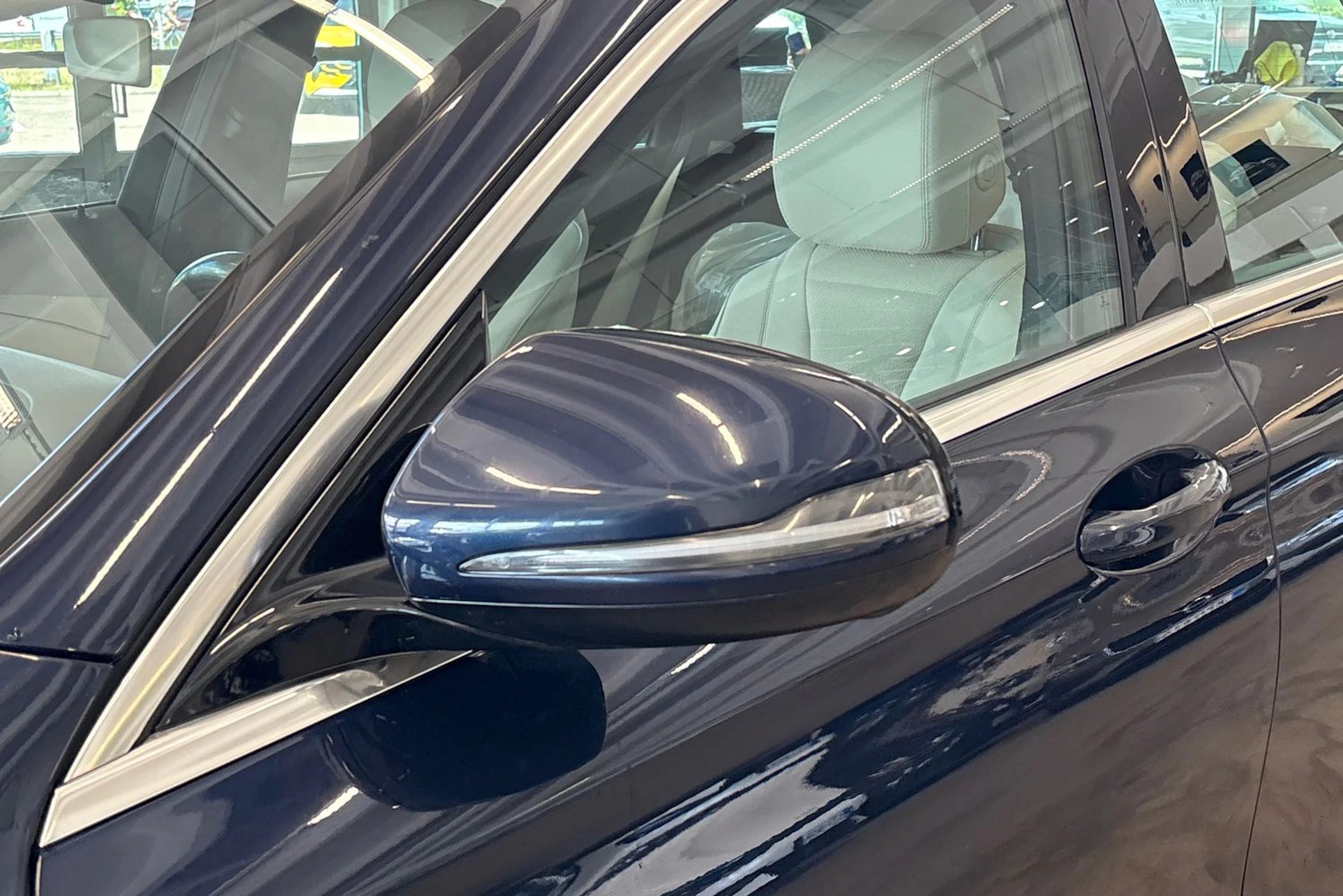 sininen Mercedes-Benz E 2017 kuva 31.
