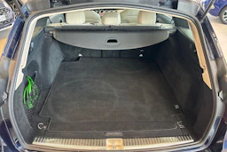 sininen Mercedes-Benz E 2017 kuva 33.